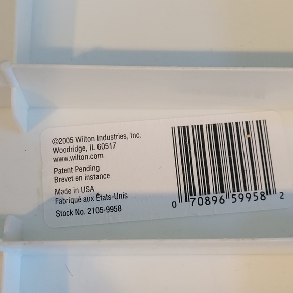 Wilton 3 in 1 Rectangular Cake Carrier - Picture 8 of 9